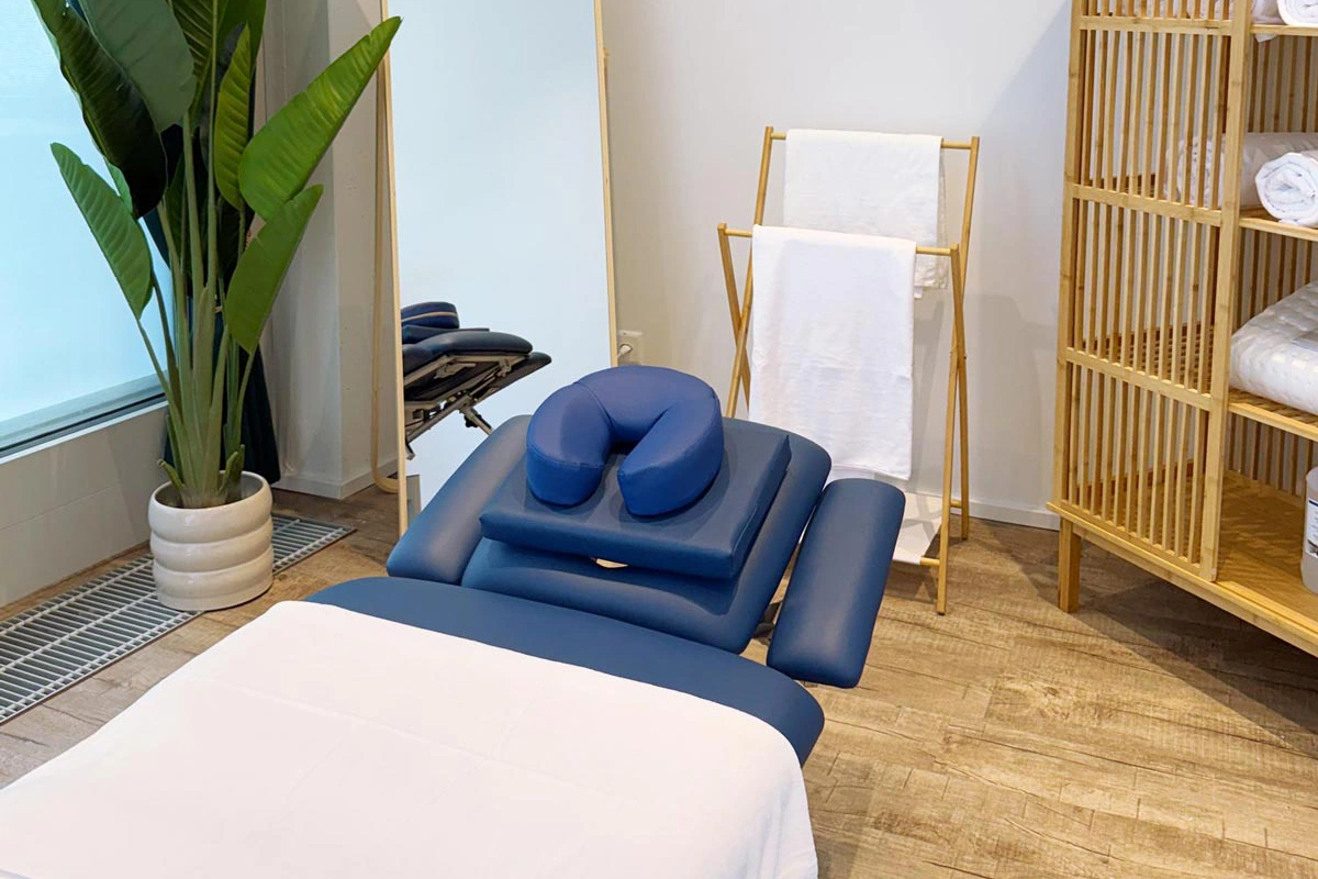 Frottierwäsche und Massageliege